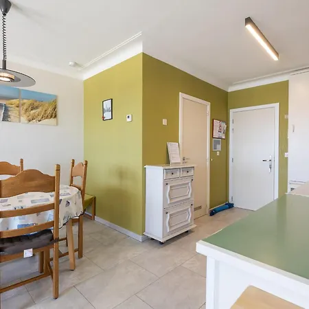 Apartment With Shared Pool *